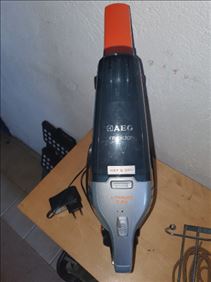 Abbildung: Akku-Handstaubsauger von AEG